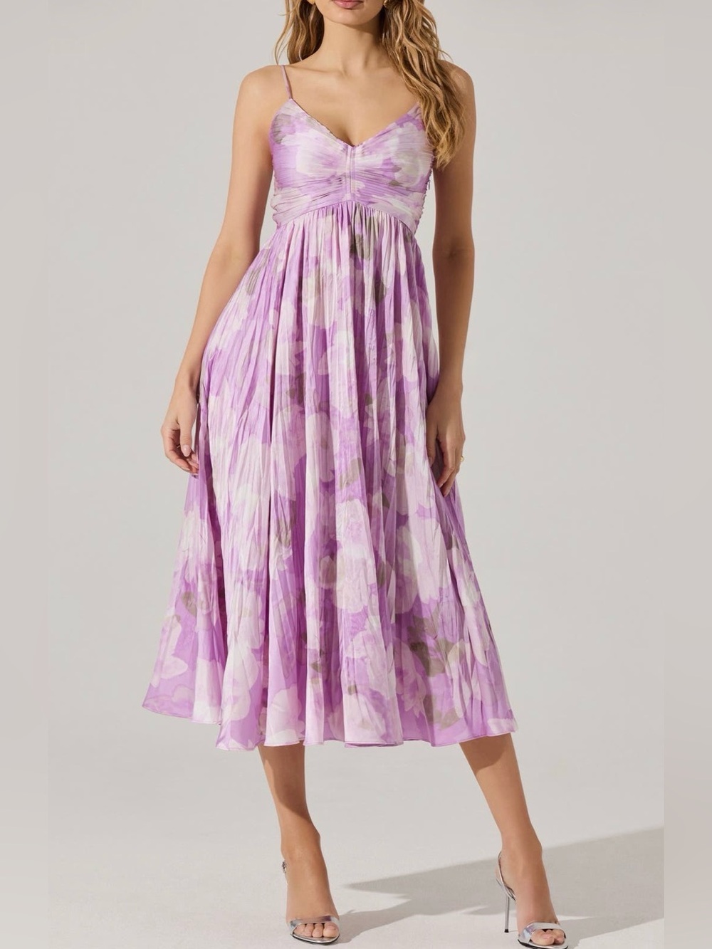 ASTR THE LABEL Maeve Mid Lilac Floral Pleated Midi Dress